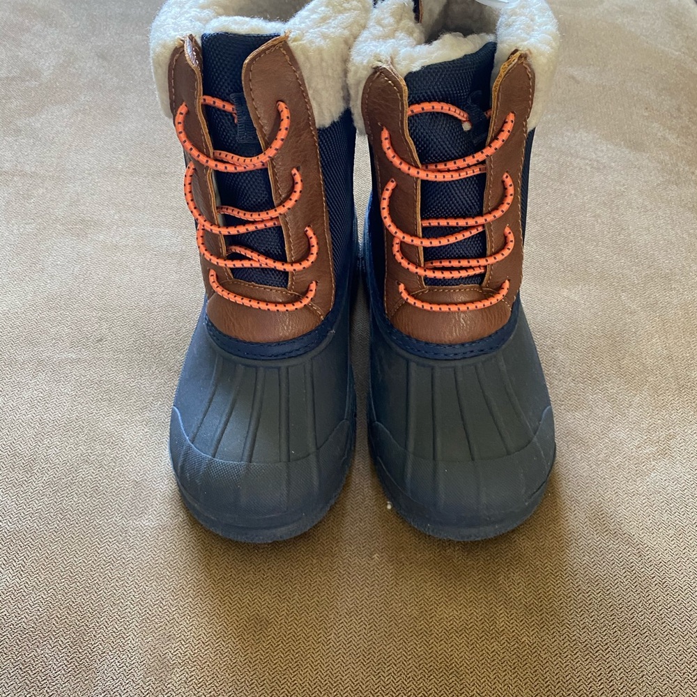 Oshkosh bgosh Toddler boys boots size 12